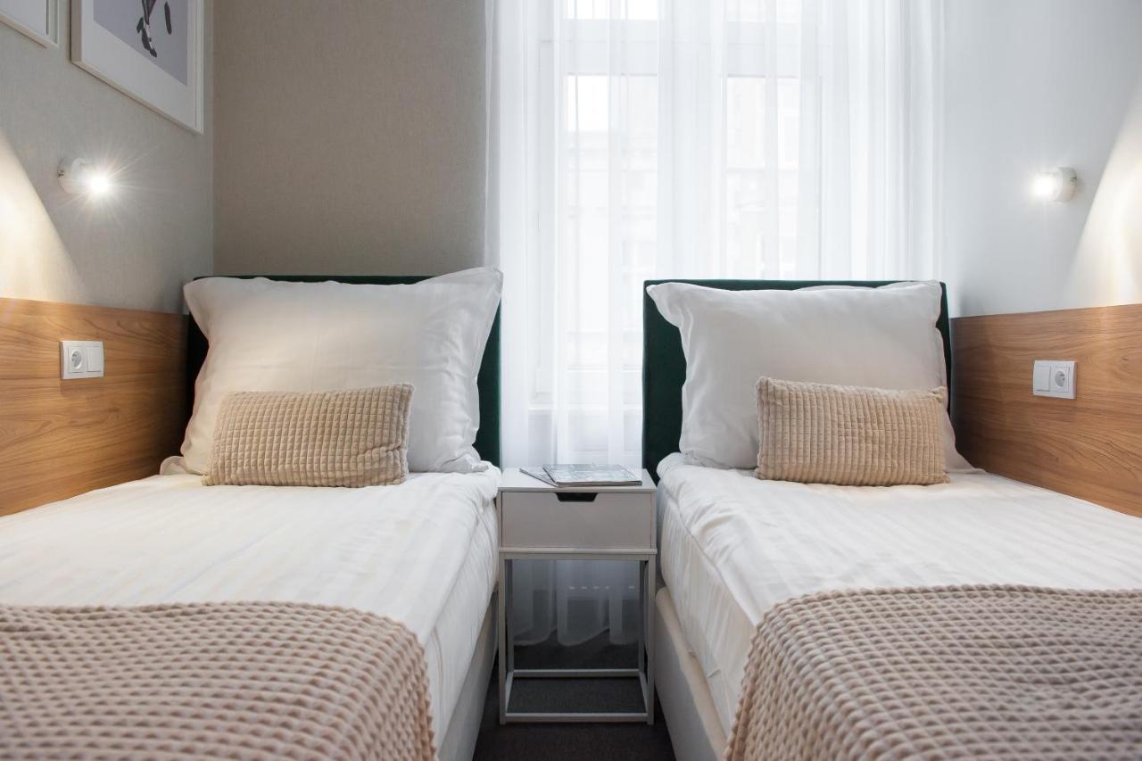 Hotel Awo غنيزنو المظهر الخارجي الصورة