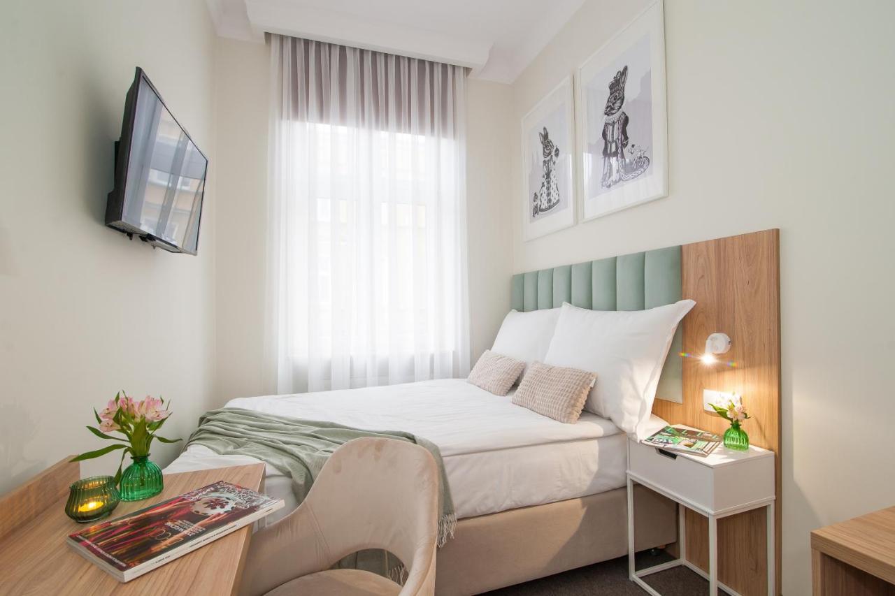 Hotel Awo غنيزنو الغرفة الصورة