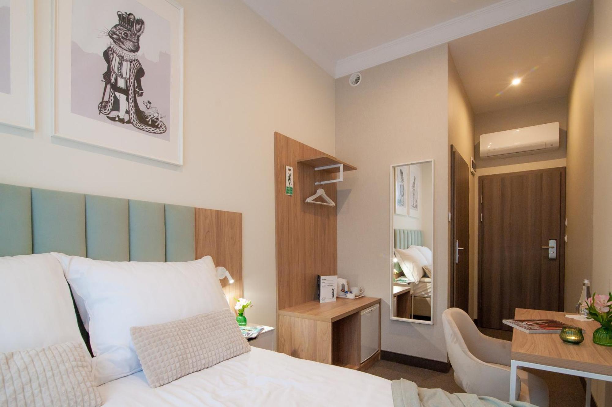 Hotel Awo غنيزنو الغرفة الصورة