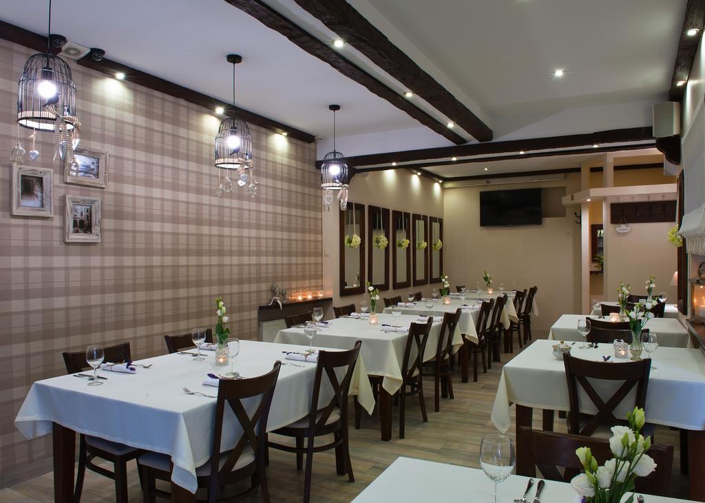 Hotel Awo غنيزنو المظهر الخارجي الصورة