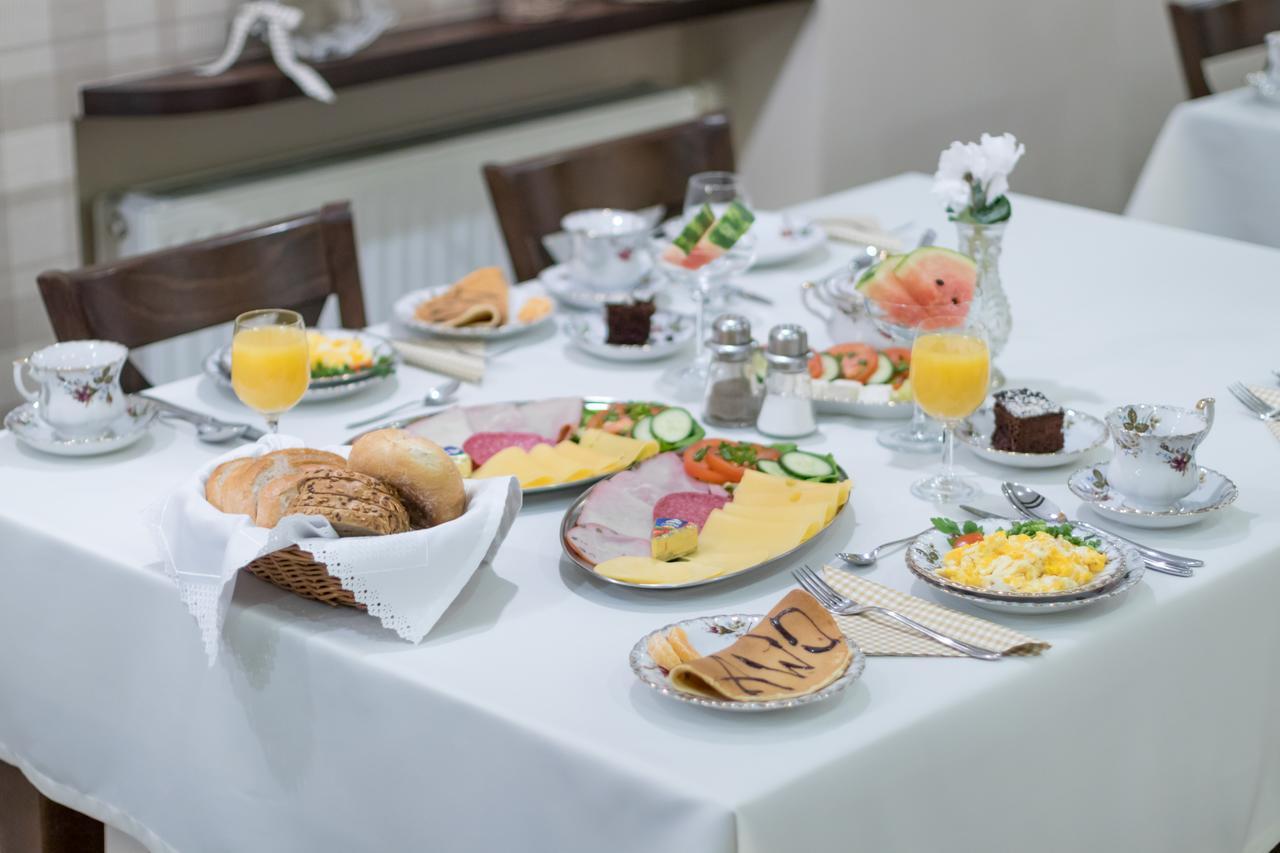 Hotel Awo غنيزنو المظهر الخارجي الصورة